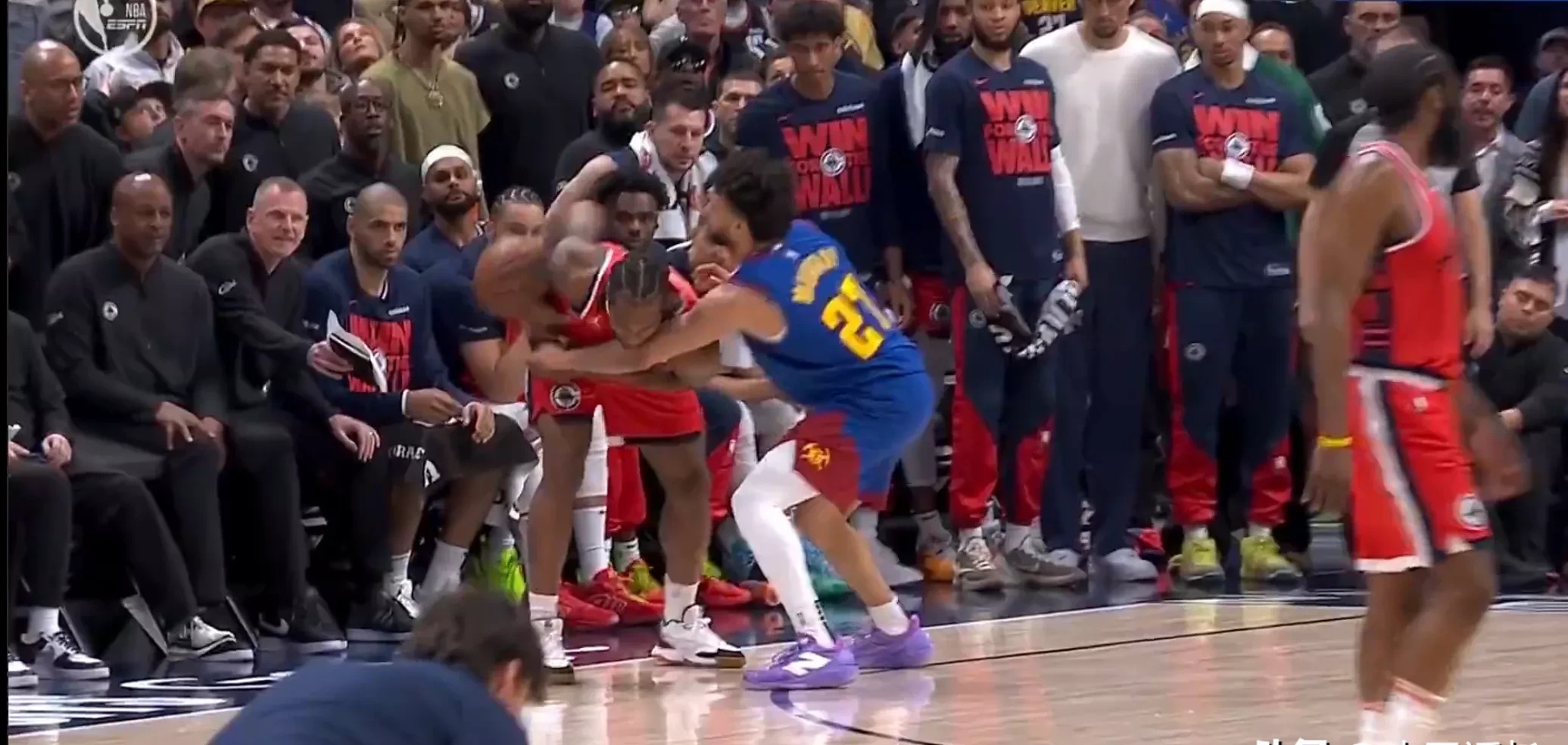 米兰体育官方入口-快船不敌马刺,遭遇两连败