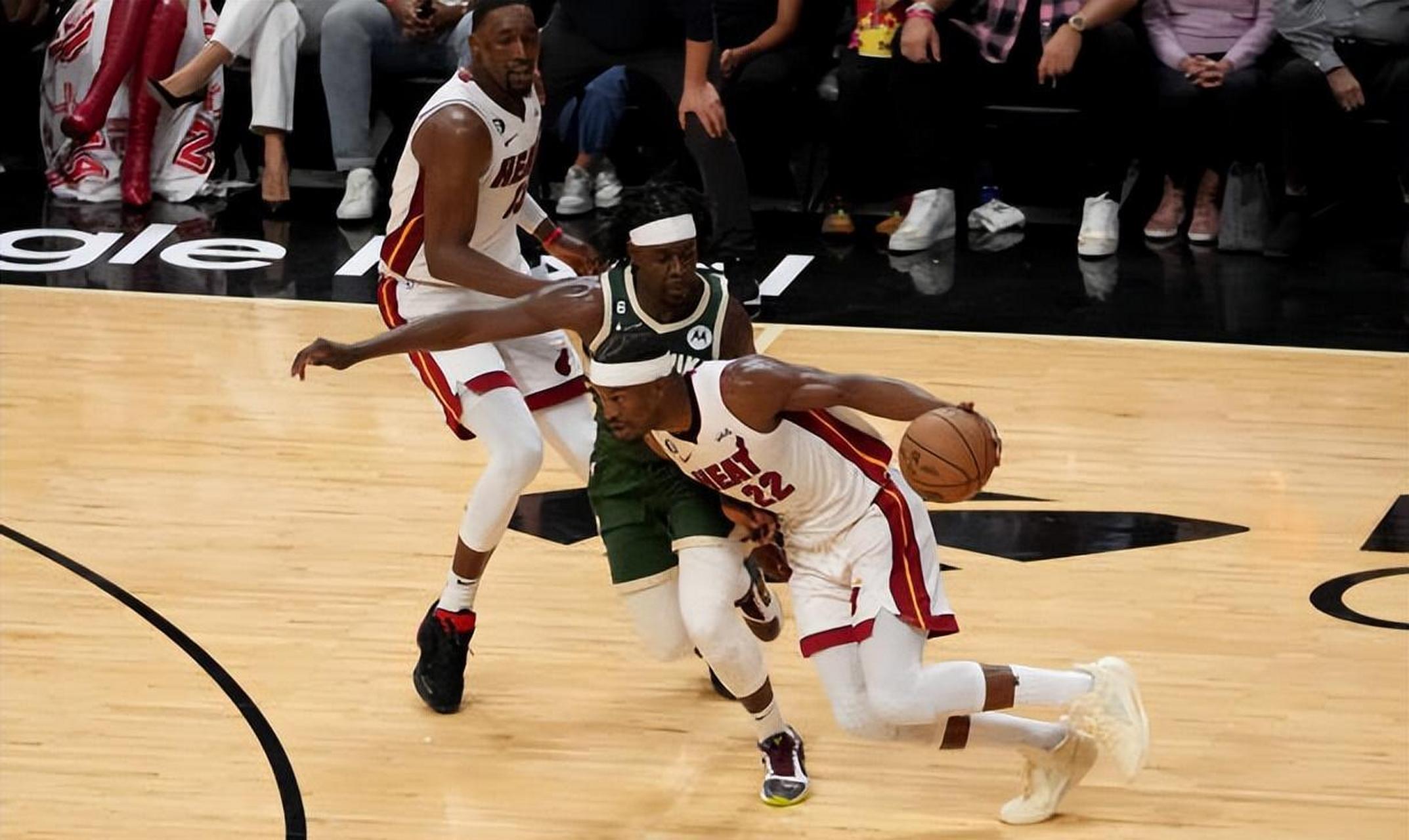 关于雄鹿战胜奇才，霍勒迪抢下关键篮板的信息