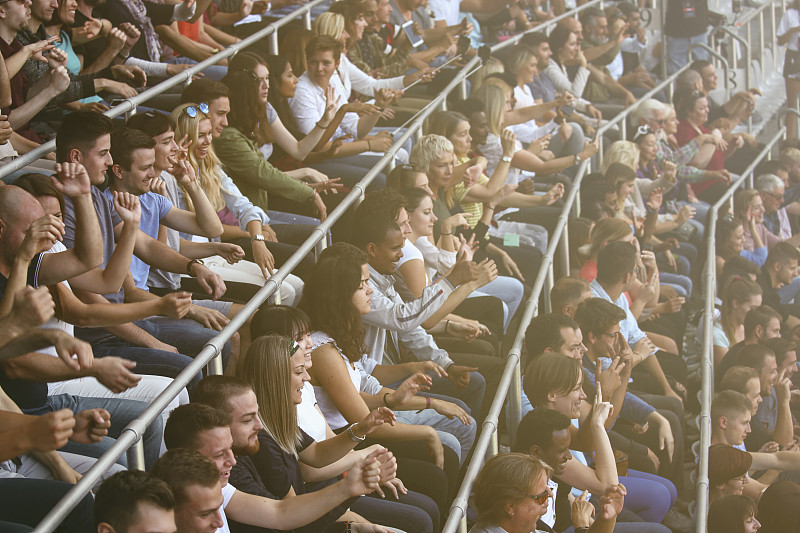 精彩绝伦的比赛中让球迷们尽享视觉盛宴