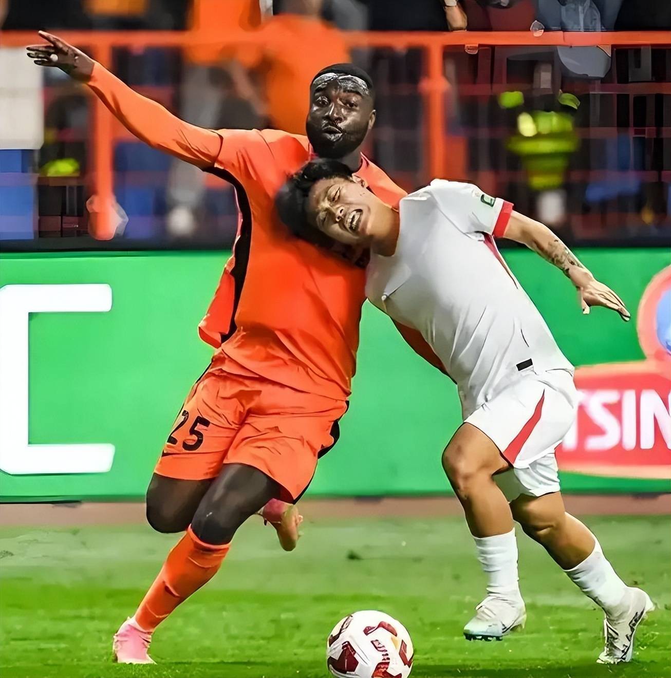 精彩绝伦的比赛中让球迷们尽享视觉盛宴