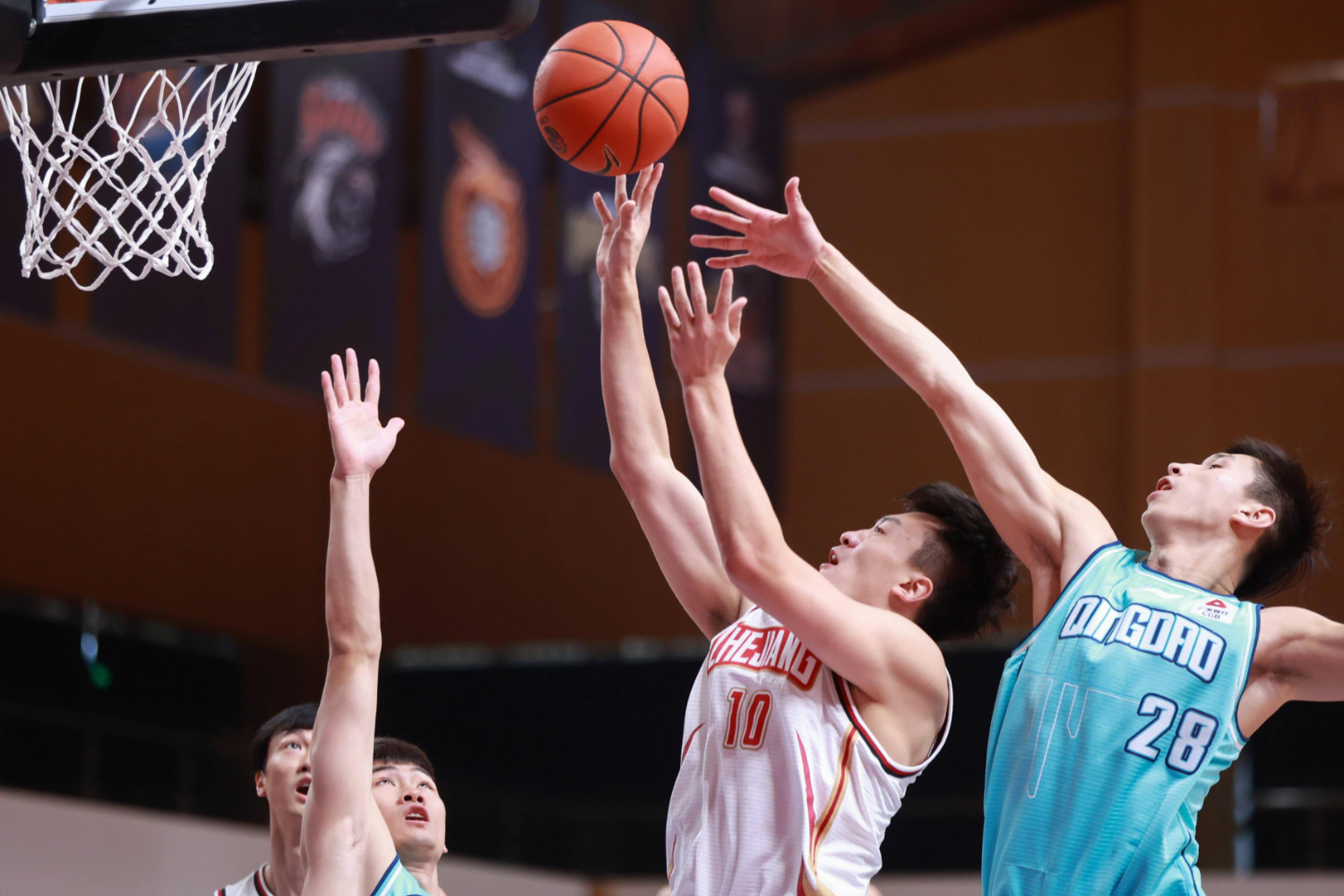 黑龙江男篮力克海南，队员表现出色的简单介绍